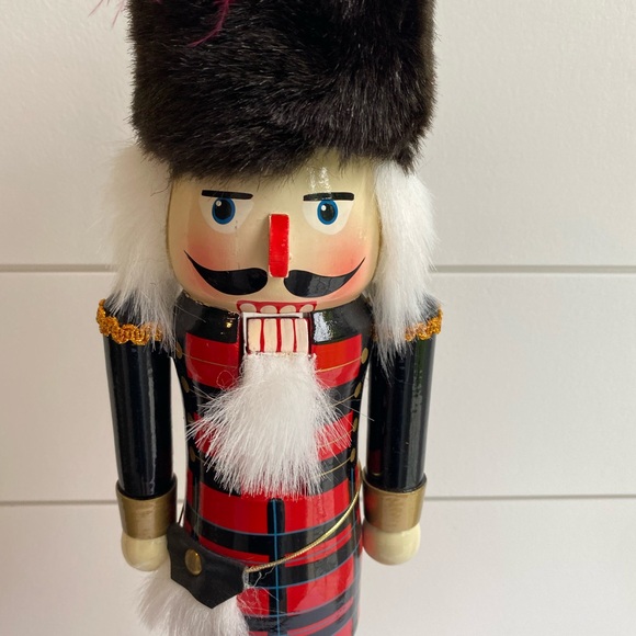 Adorable Festive Wooden Hand Painted Scottish Nutcracker Cabincore Christmas - Picture 4 of 10